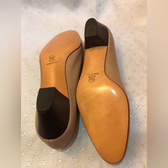 Sleek and elegant Salvatore Ferragamo pumps. Almost new! - Picture 9 of 10